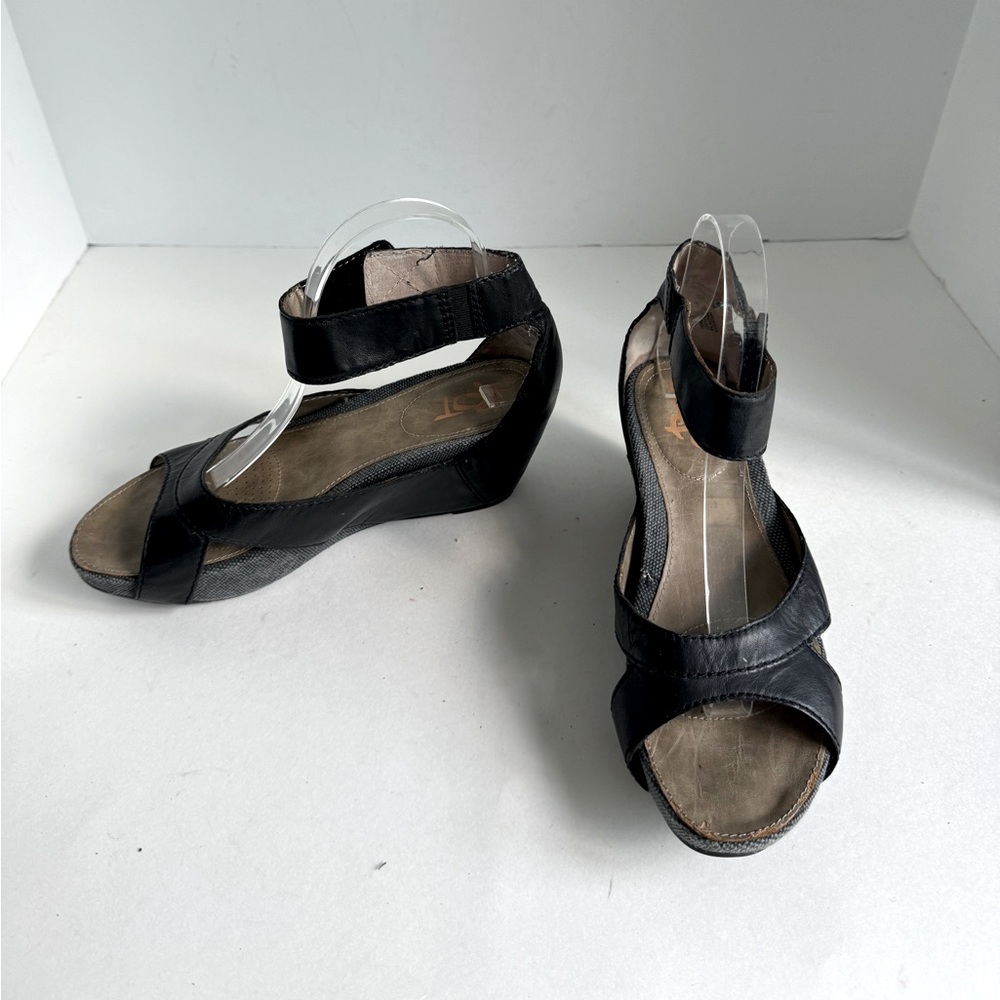 OTBT Hobart Wedge Sandals size 7.5 Black Leather Size 7.5 - Picture 3 of 13